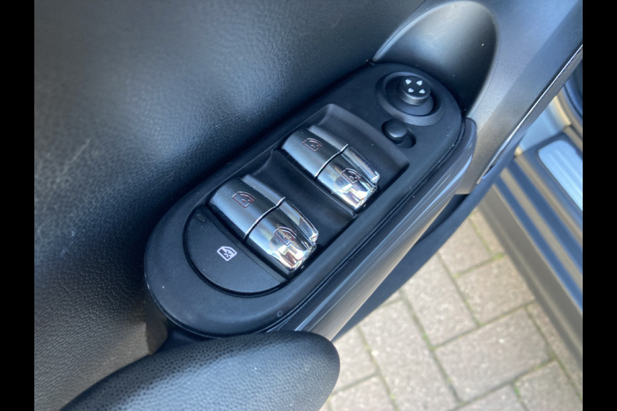 MINI Cooper 1.5 136pk Business Edition 5-drs. SCHUIFDAK/HARMANKARDON/HUD/CARPLAYSTOELVERWARMING