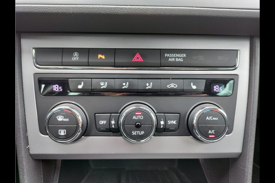 Seat Leon 1.0TSI 115PK 5drs Leder Navi Apple Carplay Android Auto Style Excellence Pdc Ecc Mirrorlink Lmv DAB+ Full Link Keyless Lane-assist Bordherkenning 1e Eigenaar EURO 6