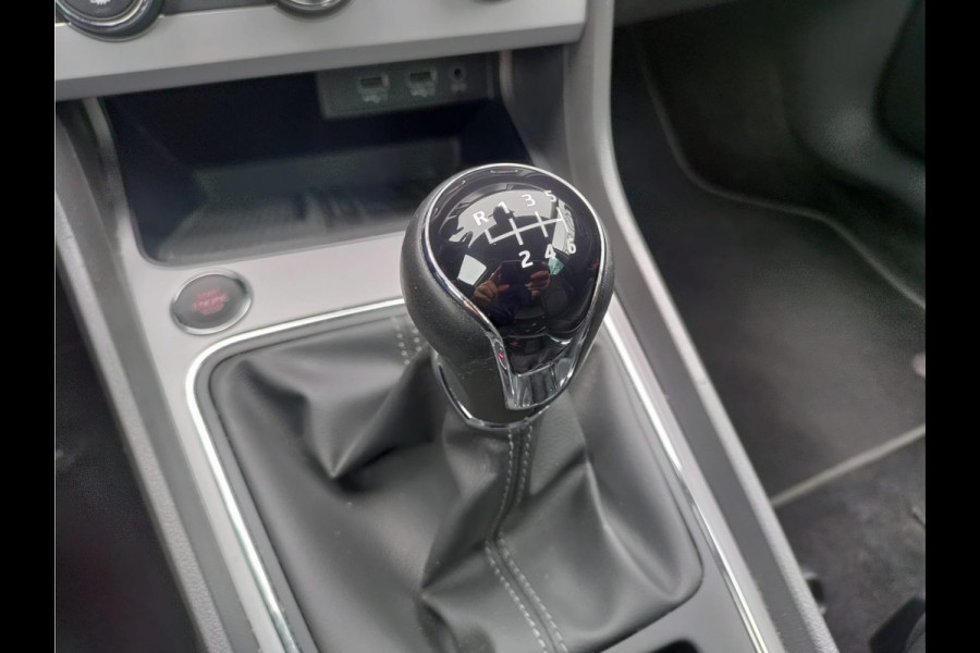 Seat Leon 1.0TSI 115PK 5drs Leder Navi Apple Carplay Android Auto Style Excellence Pdc Ecc Mirrorlink Lmv DAB+ Full Link Keyless Lane-assist Bordherkenning 1e Eigenaar EURO 6