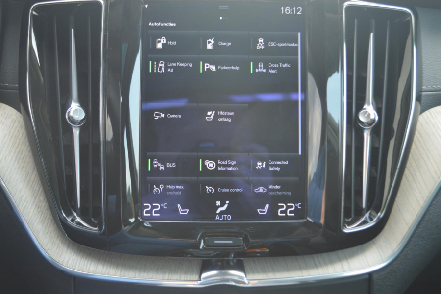 Volvo XC60 2.0 Recharge T8 AWD Inscription | Panoramadak | Trekhaak