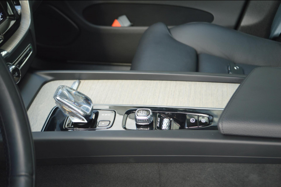 Volvo XC60 2.0 Recharge T8 AWD Inscription | Panoramadak | Trekhaak
