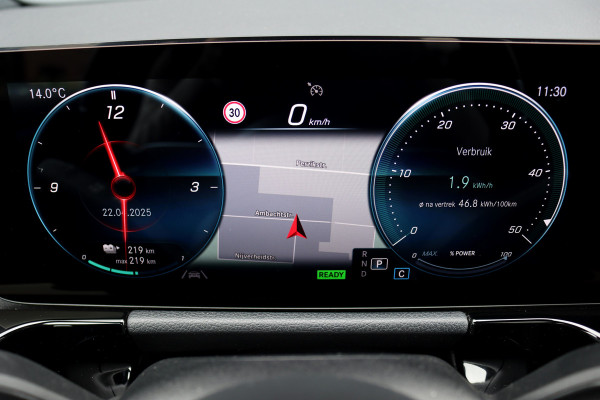 Mercedes-Benz EQA 250 Business Line 67 kWh | Panoramadak | Trekhaak | Camera | Sfeerverlichting | High Perf. LED | Nightpakket | Leder | Dodehoekassistent | Apple Carplay |