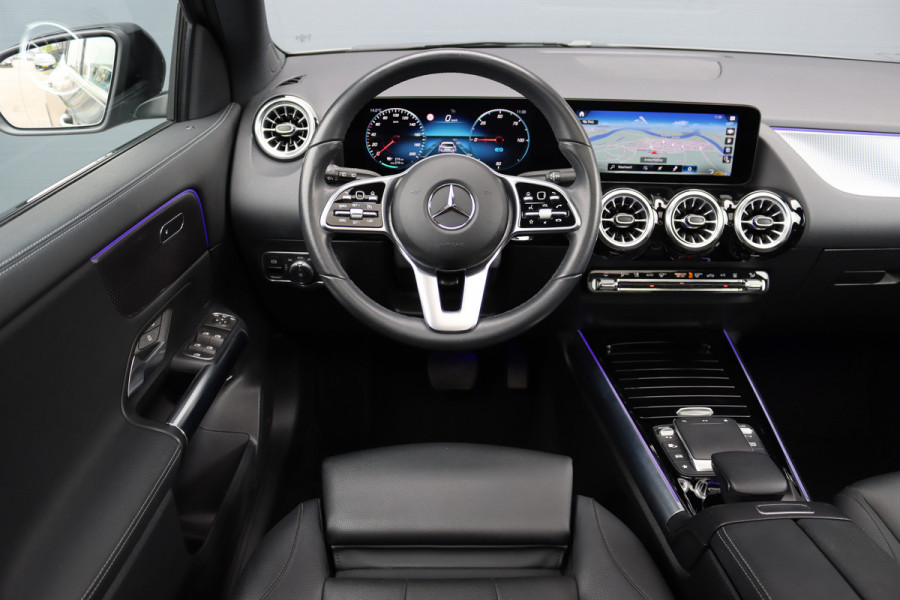 Mercedes-Benz EQA 250 Business Line 67 kWh | Panoramadak | Trekhaak | Camera | Sfeerverlichting | High Perf. LED | Nightpakket | Leder | Dodehoekassistent | Apple Carplay |