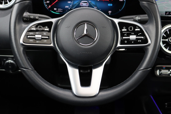 Mercedes-Benz EQA 250 Business Line 67 kWh | Panoramadak | Trekhaak | Camera | Sfeerverlichting | High Perf. LED | Nightpakket | Leder | Dodehoekassistent | Apple Carplay |