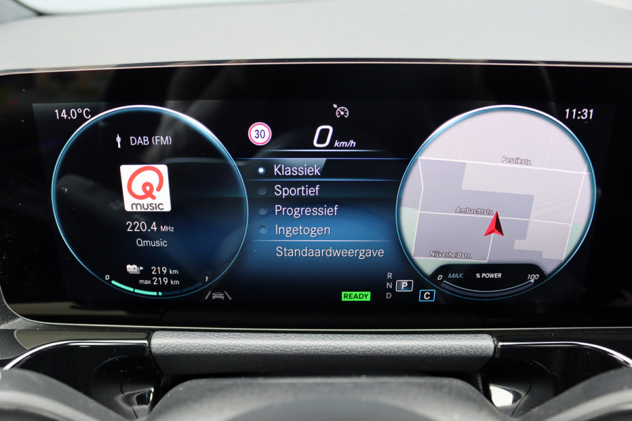 Mercedes-Benz EQA 250 Business Line 67 kWh | Panoramadak | Trekhaak | Camera | Sfeerverlichting | High Perf. LED | Nightpakket | Leder | Dodehoekassistent | Apple Carplay |