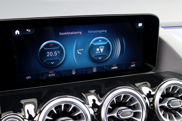 Mercedes-Benz EQA 250 Business Line 67 kWh | Panoramadak | Trekhaak | Camera | Sfeerverlichting | High Perf. LED | Nightpakket | Leder | Dodehoekassistent | Apple Carplay |