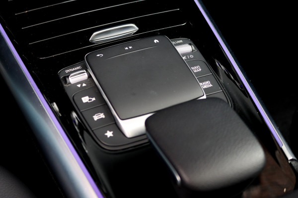 Mercedes-Benz EQA 250 Business Line 67 kWh | Panoramadak | Trekhaak | Camera | Sfeerverlichting | High Perf. LED | Nightpakket | Leder | Dodehoekassistent | Apple Carplay |