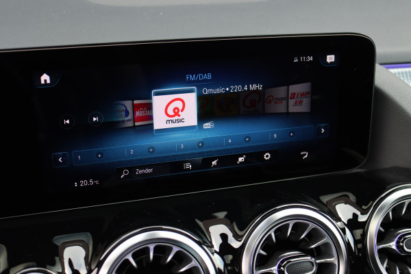 Mercedes-Benz EQA 250 Business Line 67 kWh | Panoramadak | Trekhaak | Camera | Sfeerverlichting | High Perf. LED | Nightpakket | Leder | Dodehoekassistent | Apple Carplay |