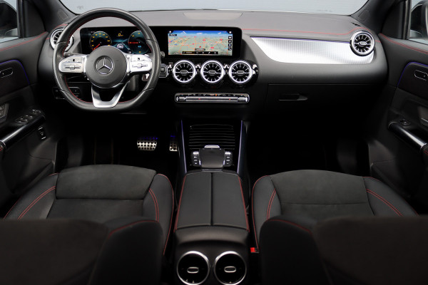 Mercedes-Benz EQA 250 AMG Line 67 kWh | Panoramadak | Widescreen | Sfeerverlichting | Nightpakket | Keyless Go | Apple Carplay | Advanced Sound System | Stoelverwarming |