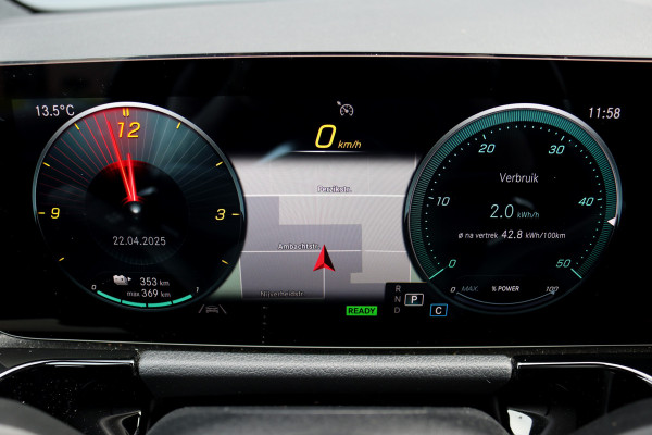 Mercedes-Benz EQA 250 AMG Line 67 kWh | Panoramadak | Widescreen | Sfeerverlichting | Nightpakket | Keyless Go | Apple Carplay | Advanced Sound System | Stoelverwarming |