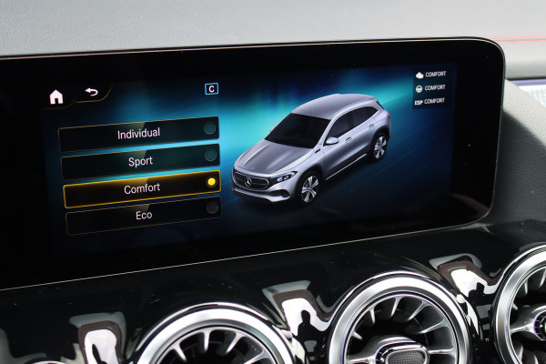 Mercedes-Benz EQA 250 AMG Line 67 kWh | Panoramadak | Widescreen | Sfeerverlichting | Nightpakket | Keyless Go | Apple Carplay | Advanced Sound System | Stoelverwarming |