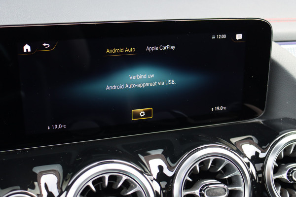 Mercedes-Benz EQA 250 AMG Line 67 kWh | Panoramadak | Widescreen | Sfeerverlichting | Nightpakket | Keyless Go | Apple Carplay | Advanced Sound System | Stoelverwarming |