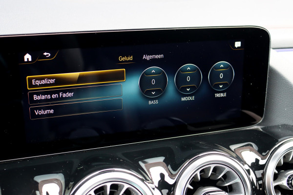 Mercedes-Benz EQA 250 AMG Line 67 kWh | Panoramadak | Widescreen | Sfeerverlichting | Nightpakket | Keyless Go | Apple Carplay | Advanced Sound System | Stoelverwarming |