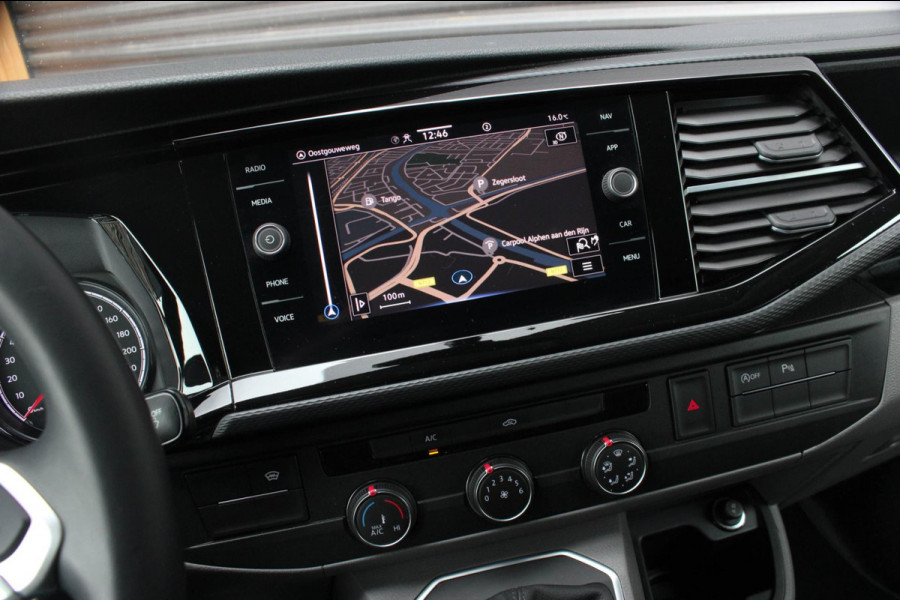 Volkswagen Transporter 2.0 TDI L2H1 BULLI DUBBEL CABINE 150PK DSG 2021 / DUBBEL CABINE / TREKHAAK / SIDE-BARS / APPLE CARPLAY /PDC