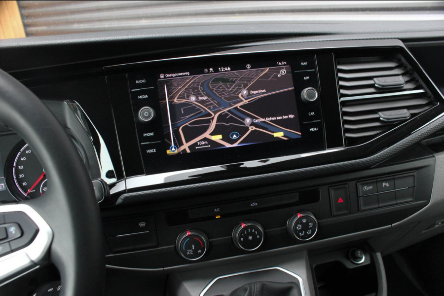 Volkswagen Transporter 2.0 TDI L2H1 BULLI DUBBEL CABINE 150PK DSG 2021 / DUBBEL CABINE / TREKHAAK / SIDE-BARS / APPLE CARPLAY /PDC