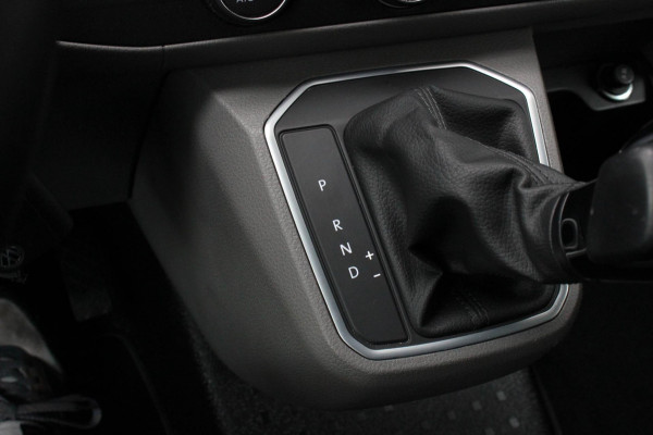 Volkswagen Transporter 2.0 TDI L2H1 BULLI DUBBEL CABINE 150PK DSG 2021 / DUBBEL CABINE / TREKHAAK / SIDE-BARS / APPLE CARPLAY /PDC