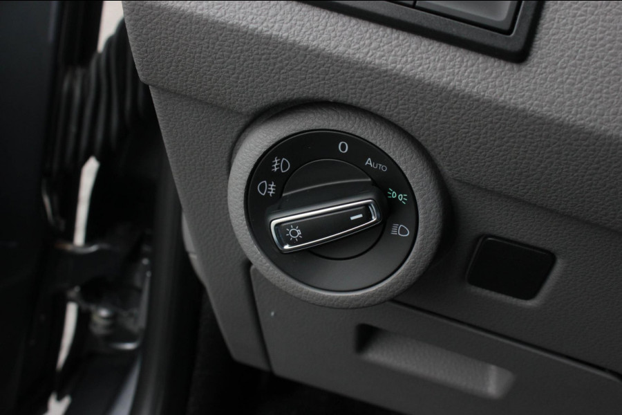 Volkswagen Transporter 2.0 TDI L2H1 BULLI DUBBEL CABINE 150PK DSG 2021 / DUBBEL CABINE / TREKHAAK / SIDE-BARS / APPLE CARPLAY /PDC