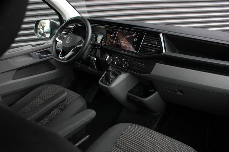 Volkswagen Transporter 2.0 TDI L2H1 BULLI DUBBEL CABINE 150PK DSG 2021 / DUBBEL CABINE / TREKHAAK / SIDE-BARS / APPLE CARPLAY /PDC
