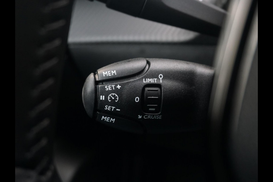 Peugeot 2008 1.2 TURBO 100 Allure | Navigatie Pro | Parkpilots / Camera |