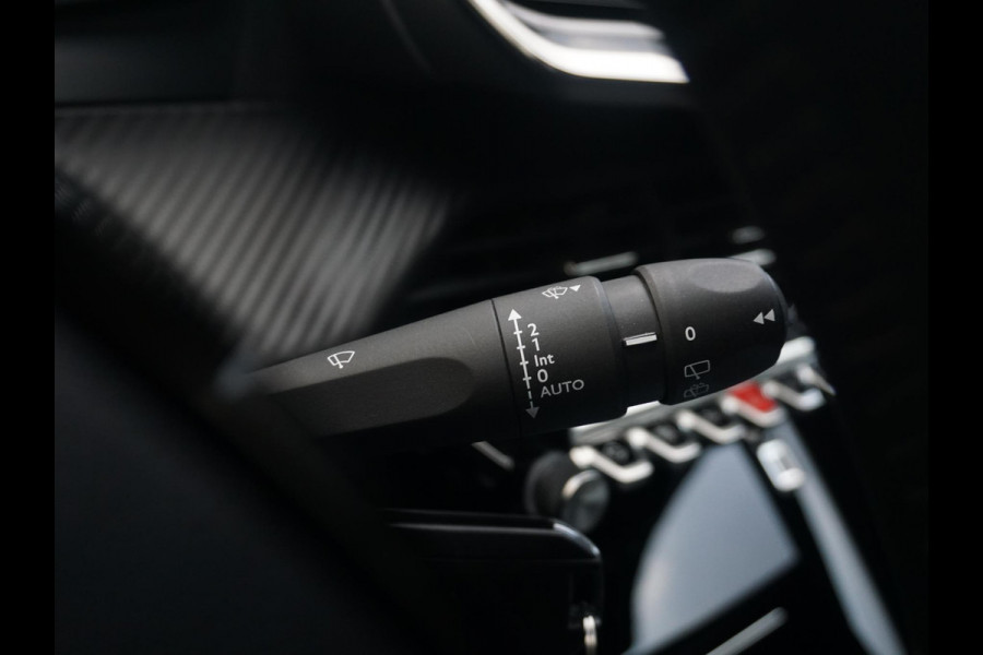 Peugeot 2008 1.2 TURBO 100 Allure | Navigatie Pro | Parkpilots / Camera |