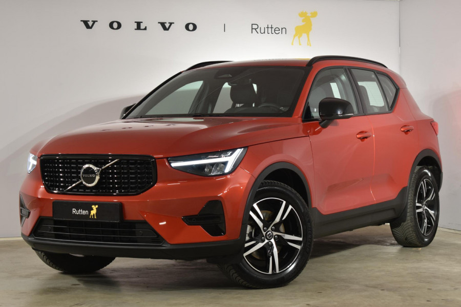 Volvo XC40 B4 211PK Automaat Plus Dark / Adaptieve Cruise control / Harman Kardon / Elektrisch verst. voorstoelen / Elektr. achterklep / Stoelverwarming / Stuurverwarming / Achteruitrijcamera / Wegklapbare trekhaak /