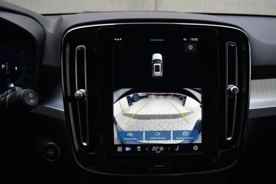 Volvo XC40 B4 211PK Automaat Plus Dark / Adaptieve Cruise control / Harman Kardon / Elektrisch verst. voorstoelen / Elektr. achterklep / Stoelverwarming / Stuurverwarming / Achteruitrijcamera / Wegklapbare trekhaak /