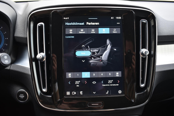Volvo XC40 B4 211PK Automaat Plus Dark / Adaptieve Cruise control / Harman Kardon / Elektrisch verst. voorstoelen / Elektr. achterklep / Stoelverwarming / Stuurverwarming / Achteruitrijcamera / Wegklapbare trekhaak /