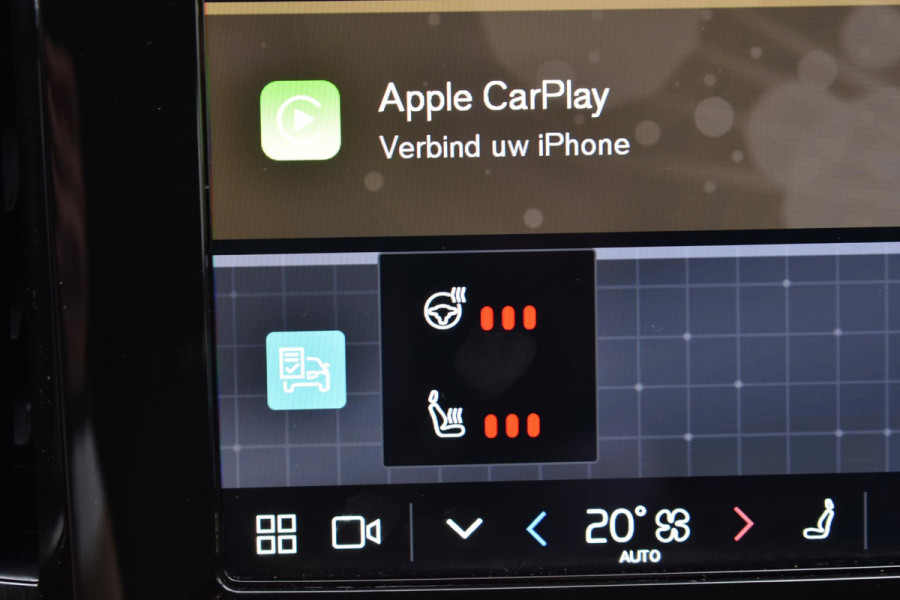 Volvo XC40 B4 211PK Automaat Plus Dark / Adaptieve Cruise control / Harman Kardon / Elektrisch verst. voorstoelen / Elektr. achterklep / Stoelverwarming / Stuurverwarming / Achteruitrijcamera / Wegklapbare trekhaak /