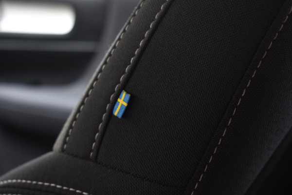 Volvo XC40 B4 211PK Automaat Plus Dark / Adaptieve Cruise control / Harman Kardon / Elektrisch verst. voorstoelen / Elektr. achterklep / Stoelverwarming / Stuurverwarming / Achteruitrijcamera / Wegklapbare trekhaak /