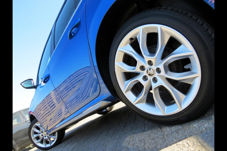 Škoda Kamiq 1.0 TSI Business Edition AUTOMAAT | PANORAMADAK | 18 INCH VELGEN | APPLE CARPLAY | SOUND SYSTEM | DAB+ | KEYLESS |