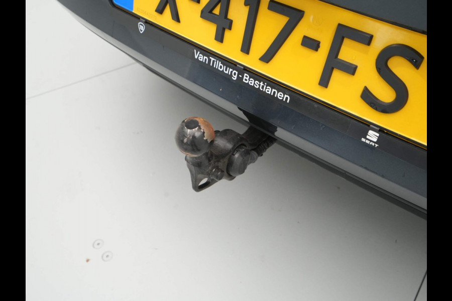 Seat Leon 1.0 TSI 110pk Style Business Intense Trekhaak Navigatie Camera Acc 23