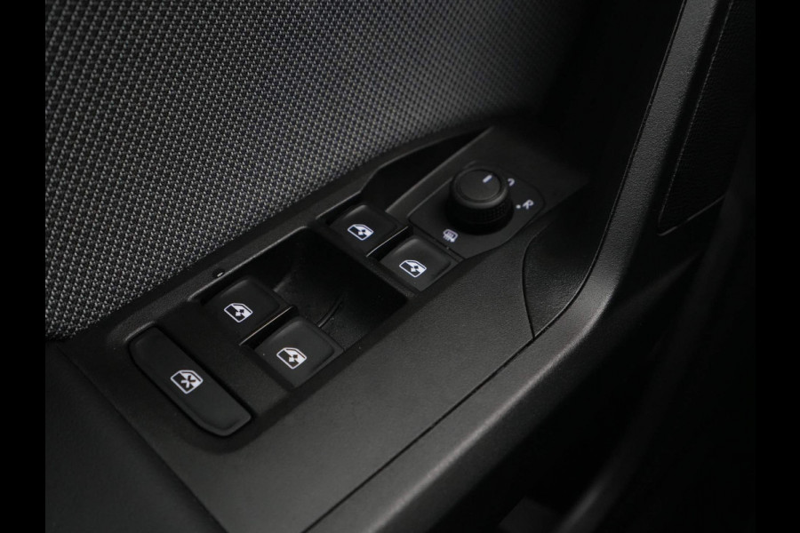 Seat Leon 1.0 TSI 110pk Style Business Intense Trekhaak Navigatie Camera Acc 23