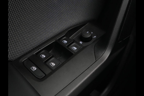 Seat Leon 1.0 TSI 110pk Style Business Intense Trekhaak Navigatie Camera Acc 23