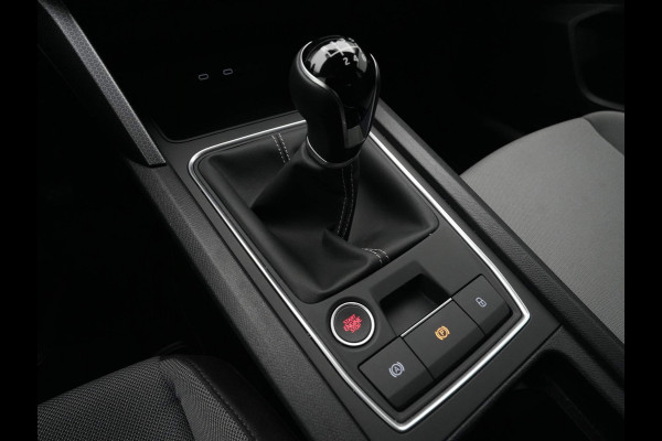 Seat Leon 1.0 TSI 110pk Style Business Intense Trekhaak Navigatie Camera Acc 23