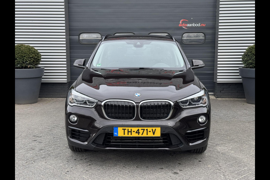 BMW X1 sDrive18i High Executive | Navigatie | Parkeersensoren | Afneembare Trekhaak | Elektrische Achterklep |