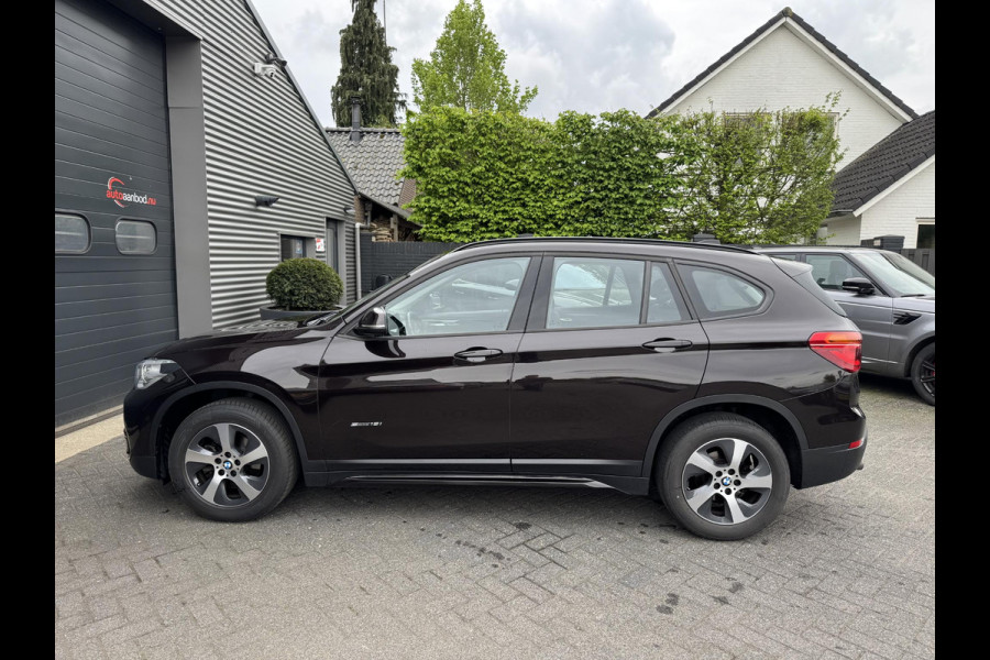 BMW X1 sDrive18i High Executive | Navigatie | Parkeersensoren | Afneembare Trekhaak | Elektrische Achterklep |