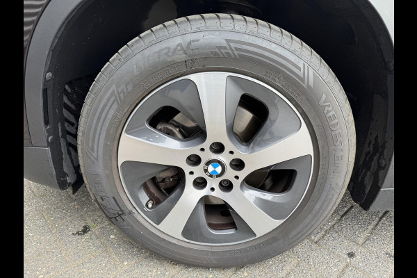 BMW X1 sDrive18i High Executive | Navigatie | Parkeersensoren | Afneembare Trekhaak | Elektrische Achterklep |