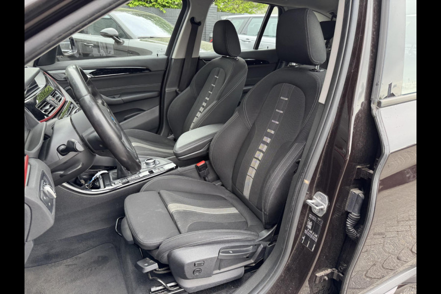 BMW X1 sDrive18i High Executive | Navigatie | Parkeersensoren | Afneembare Trekhaak | Elektrische Achterklep |