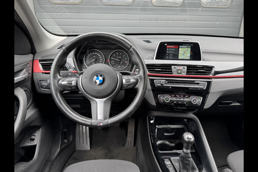 BMW X1 sDrive18i High Executive | Navigatie | Parkeersensoren | Afneembare Trekhaak | Elektrische Achterklep |