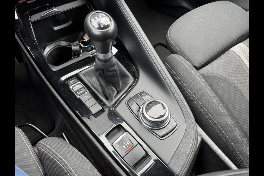 BMW X1 sDrive18i High Executive | Navigatie | Parkeersensoren | Afneembare Trekhaak | Elektrische Achterklep |