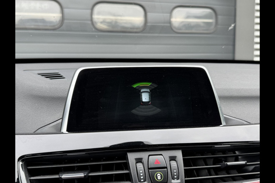 BMW X1 sDrive18i High Executive | Navigatie | Parkeersensoren | Afneembare Trekhaak | Elektrische Achterklep |