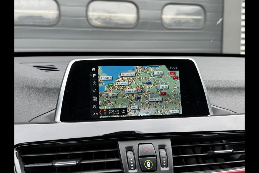 BMW X1 sDrive18i High Executive | Navigatie | Parkeersensoren | Afneembare Trekhaak | Elektrische Achterklep |