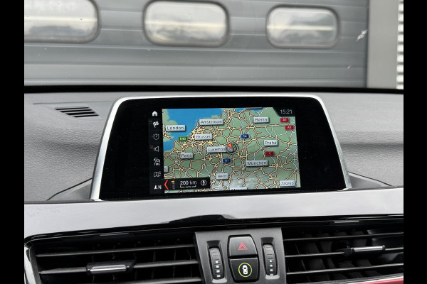 BMW X1 sDrive18i High Executive | Navigatie | Parkeersensoren | Afneembare Trekhaak | Elektrische Achterklep |