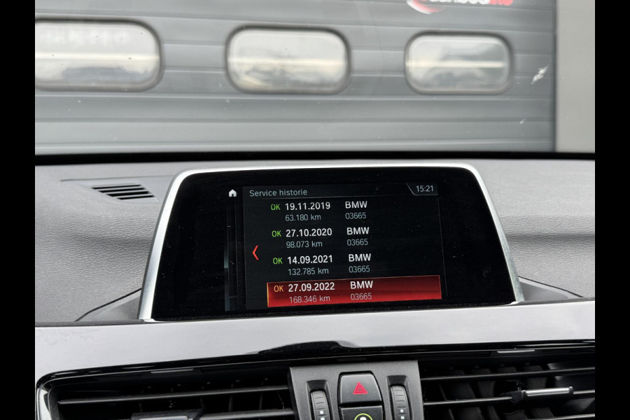 BMW X1 sDrive18i High Executive | Navigatie | Parkeersensoren | Afneembare Trekhaak | Elektrische Achterklep |