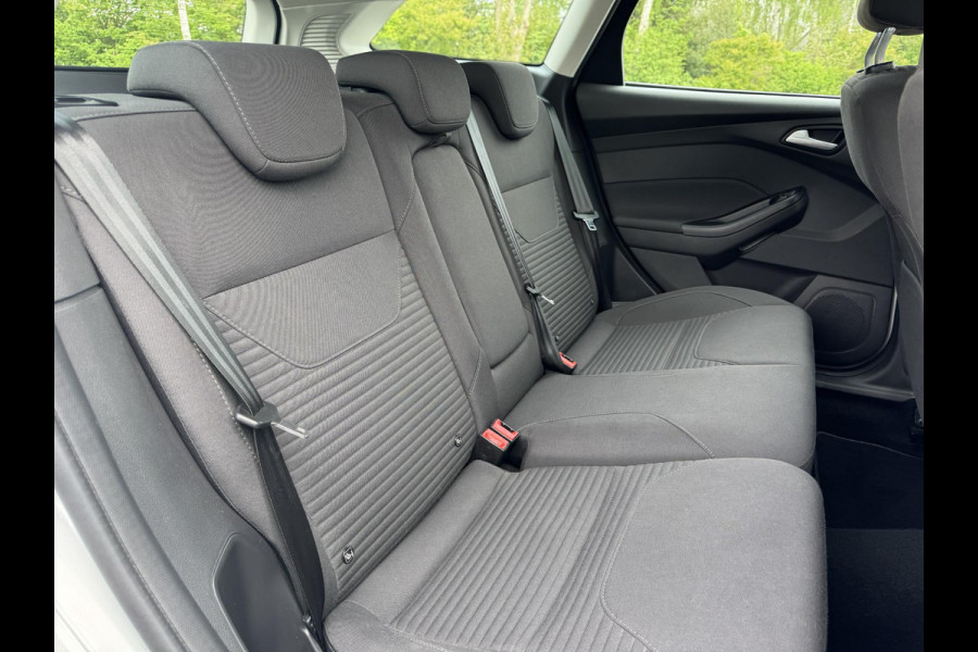 Ford FOCUS Wagon 1.0 Ecoboost Titanium 125pk Navigatie | Stoelverwarming | Achteruitrijcamera | Apple Carplay | Android auto | Voorruit verwarming |