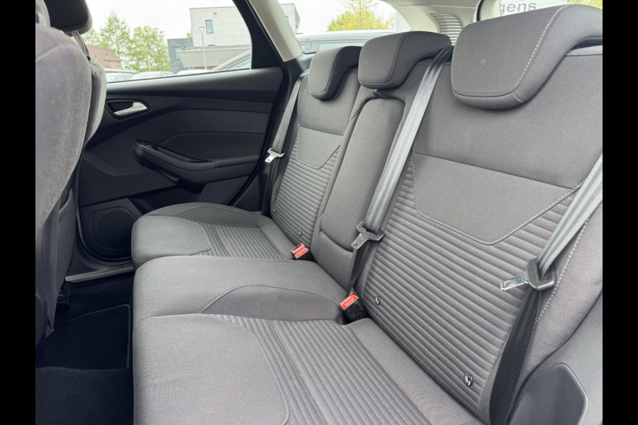 Ford FOCUS Wagon 1.0 Ecoboost Titanium 125pk Navigatie | Stoelverwarming | Achteruitrijcamera | Apple Carplay | Android auto | Voorruit verwarming |