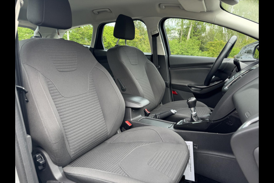 Ford FOCUS Wagon 1.0 Ecoboost Titanium 125pk Navigatie | Stoelverwarming | Achteruitrijcamera | Apple Carplay | Android auto | Voorruit verwarming |