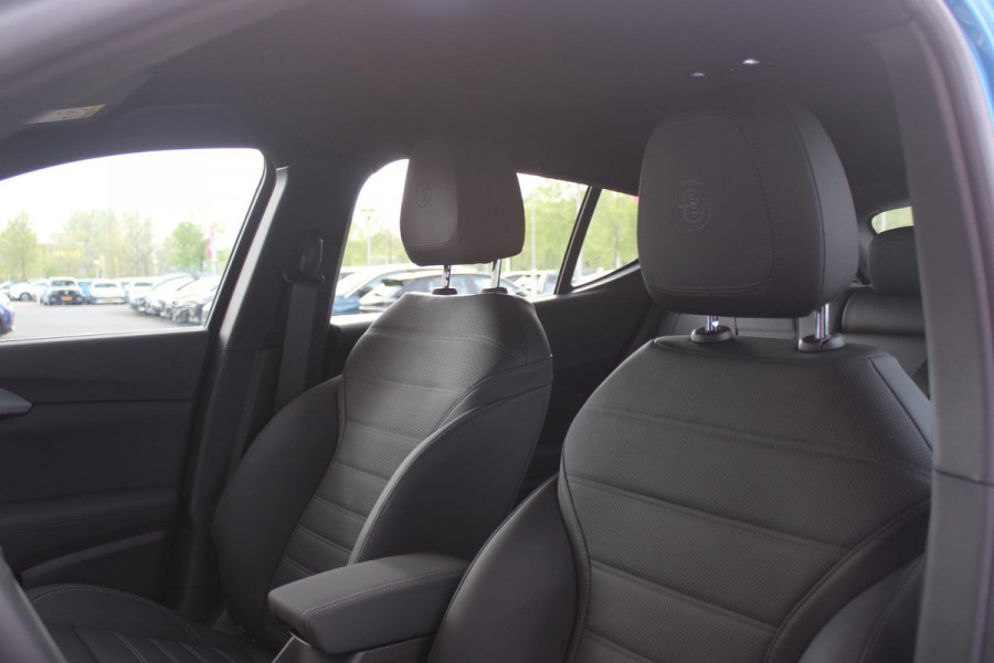 Alfa Romeo Tonale 1.5T 160PK AUTOMAAT Hybrid Ti | NIEUWE AUTO! | ELEKTRISCH BEDIENBARE VOORSTOELEN MET GEHEUGENFUNCTIE | HARMAN EN KARDON AUDIO | FULL LED KOPLAMPEN | 18" LICHTMETALEN VELGEN | CLIMATE CONTROL | NAVIGATIE | DRAADLOZE APPLE CARPLAY/ANDROID AUTO | ADAPTIVE CRUISE CONTROL | STOEL/STUUR VERWARMING | STOEL VENTILATIE | ELEKTRISCH BEDIENBARE ACHTERKLEP | DRAADLOZE TELEFOONLADER | KEYLESS ENTRY/START | PARKEERSENSOREN VOOR + ACHTER | ACHTERUITRIJ CAMERA |