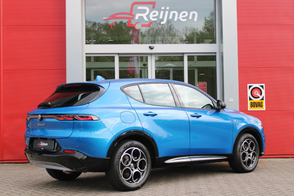 Alfa Romeo Tonale 1.5T 160PK AUTOMAAT Hybrid Ti | NIEUWE AUTO! | ELEKTRISCH BEDIENBARE VOORSTOELEN MET GEHEUGENFUNCTIE | HARMAN EN KARDON AUDIO | FULL LED KOPLAMPEN | 18" LICHTMETALEN VELGEN | CLIMATE CONTROL | NAVIGATIE | DRAADLOZE APPLE CARPLAY/ANDROID AUTO | ADAPTIVE CRUISE CONTROL | STOEL/STUUR VERWARMING | STOEL VENTILATIE | ELEKTRISCH BEDIENBARE ACHTERKLEP | DRAADLOZE TELEFOONLADER | KEYLESS ENTRY/START | PARKEERSENSOREN VOOR + ACHTER | ACHTERUITRIJ CAMERA |