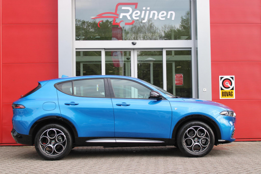 Alfa Romeo Tonale 1.5T 160PK AUTOMAAT Hybrid Ti | NIEUWE AUTO! | ELEKTRISCH BEDIENBARE VOORSTOELEN MET GEHEUGENFUNCTIE | HARMAN EN KARDON AUDIO | FULL LED KOPLAMPEN | 18" LICHTMETALEN VELGEN | CLIMATE CONTROL | NAVIGATIE | DRAADLOZE APPLE CARPLAY/ANDROID AUTO | ADAPTIVE CRUISE CONTROL | STOEL/STUUR VERWARMING | STOEL VENTILATIE | ELEKTRISCH BEDIENBARE ACHTERKLEP | DRAADLOZE TELEFOONLADER | KEYLESS ENTRY/START | PARKEERSENSOREN VOOR + ACHTER | ACHTERUITRIJ CAMERA |